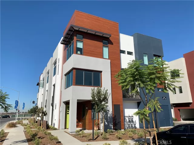 MLS: OC24249381 Condo For Sale