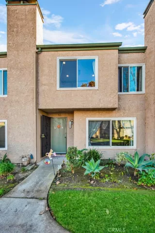 Photo #2: OC24250072 Listing 