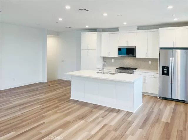 MLS: OC24250321 Condo For Sale