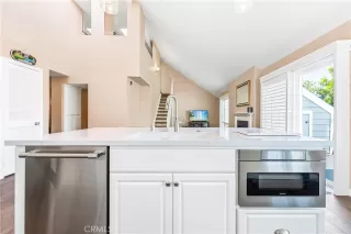 Photo #5: OC24251508 Listing