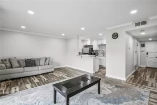 Photo #3: OC24251853 Listing 