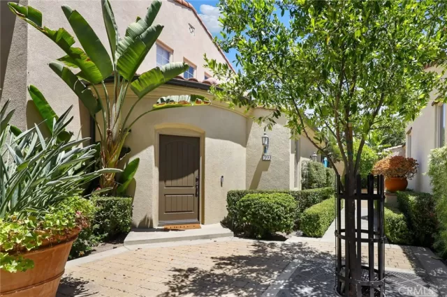 MLS: OC24254203 Condo For Sale