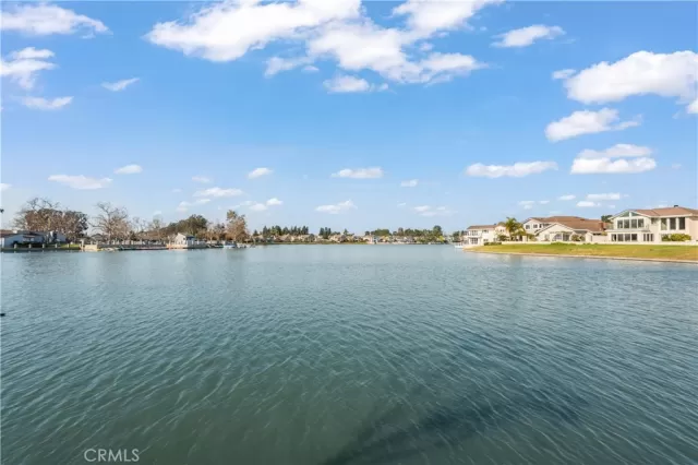 MLS: OC24254234 Condo For Sale