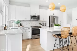 Photo #4: OC24255275 Listing