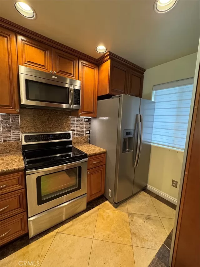 MLS: OC24255373 Condo For Sale