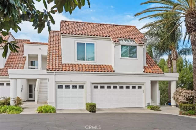 MLS: OC25001511 Condo For Sale