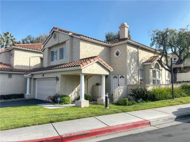 MLS: OC25002466 Condo For Sale