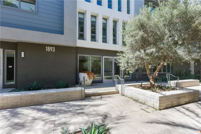 MLS: OC25017363 Condo For Sale