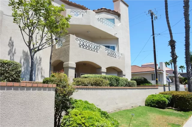 MLS: OC25019811 Condo For Sale