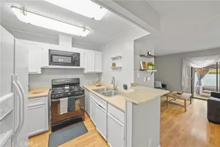 Photo #3: OC25020093 Listing