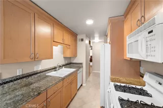 Photo #4: OC25038131 Listing