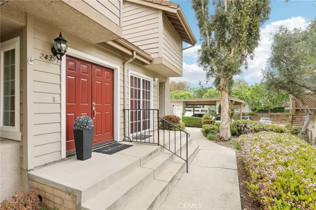 MLS: OC25040624 Condo For Sale