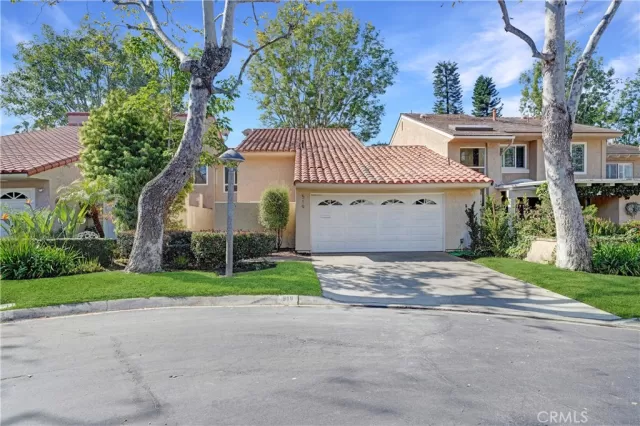 MLS: OC25040705 Condo For Sale