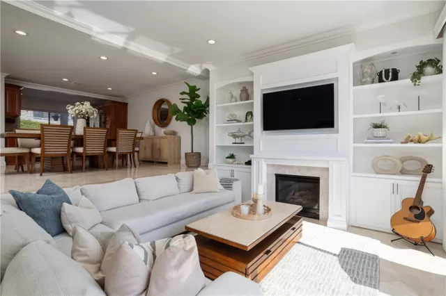 MLS: OC25041400 Condo For Sale