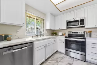 Photo #4: OC25049536 Listing 