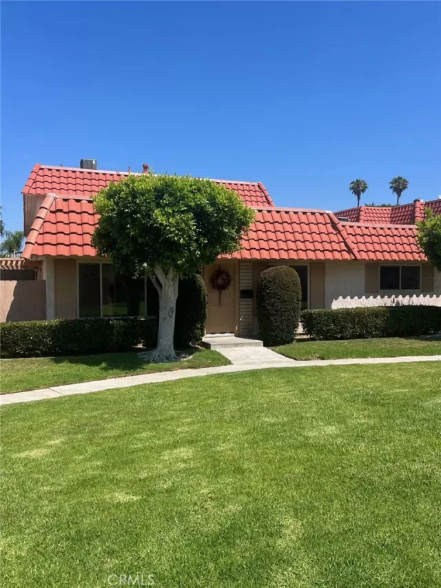 MLS: OC25050511 Condo For Sale