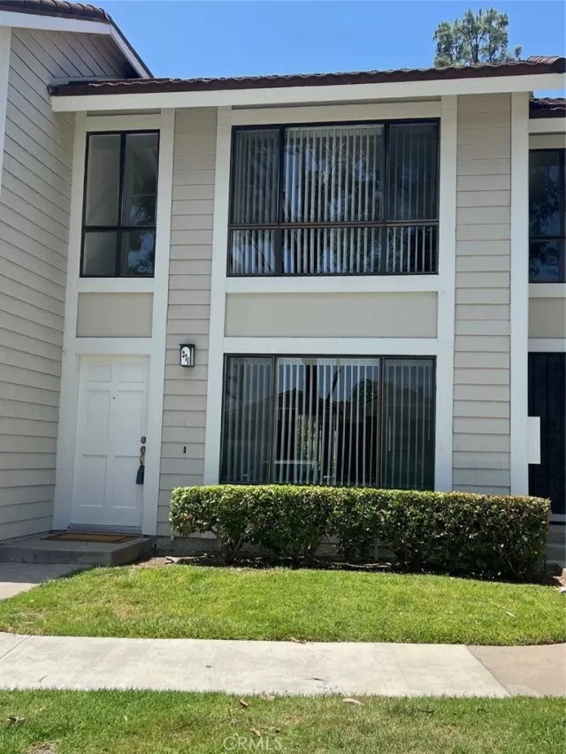 MLS: OC25050999 Condo For Sale