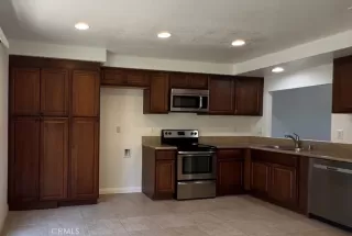 Photo #2: OC25050999 Listing 