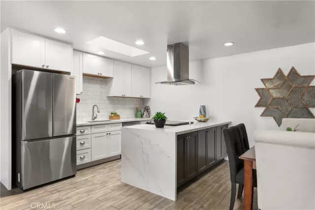 MLS: OC25051109 Condo For Sale