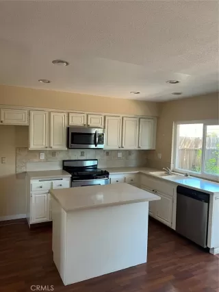 Photo #4: OC25051255 Listing 