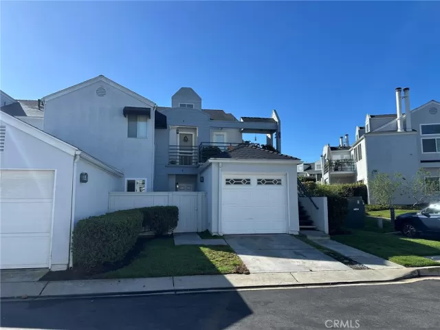 MLS: OC25051951 Condo For Sale