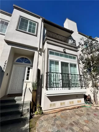 More Details about MLS # OC25052728 : 19356 MAIDSTONE LANE