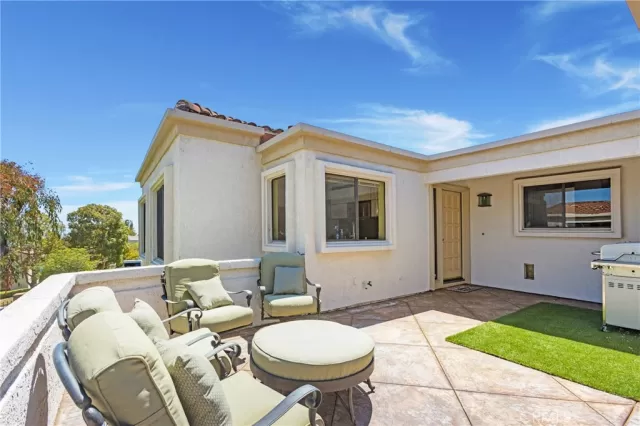 MLS: OC25057108 Condo For Sale