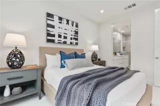 Photo #2: OC25058400 Listing