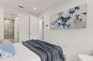 Photo #3: OC25058400 Listing