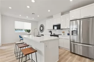 Photo #6: OC25058400 Listing