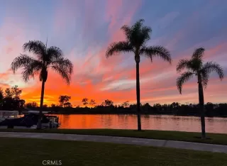 Photo #5: OC25059021 Listing