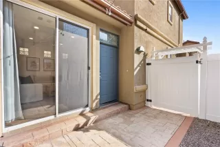 Photo #5: OC25064317 Listing