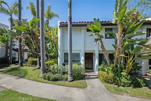 MLS: OC25065308 Condo For Sale