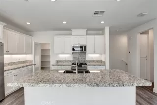 Photo #3: OC25066497 Listing 