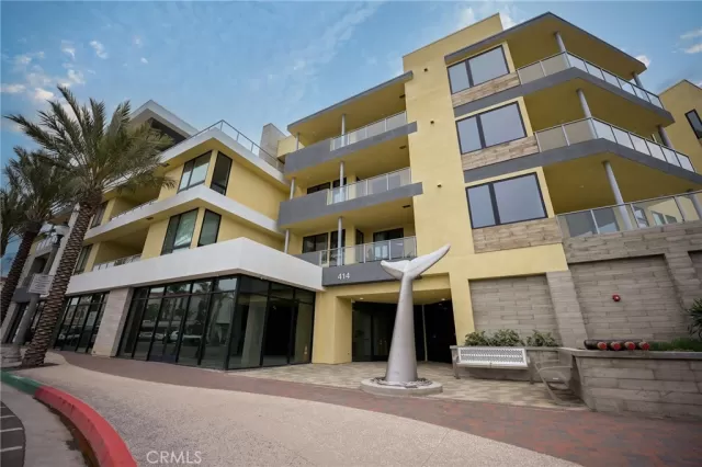 MLS: OC25066585 Condo For Sale