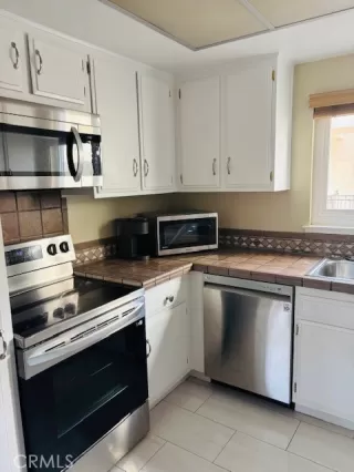 Photo #5: OC25069728 Listing