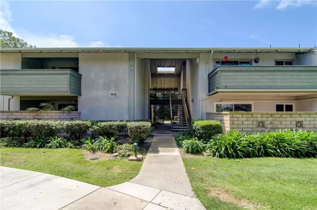 MLS: OC25070818 Condo For Sale