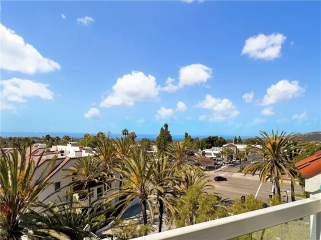 MLS: OC25070909 Condo For Sale