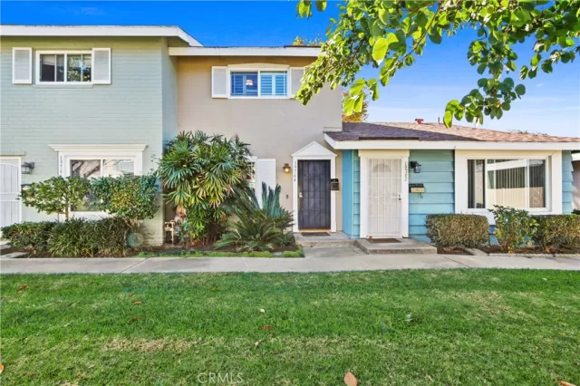 MLS: OC25070970 Condo For Sale