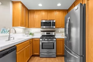 Photo #4: OC25075068 Listing