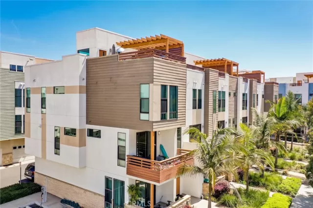 MLS: OC25076186 Condo For Sale