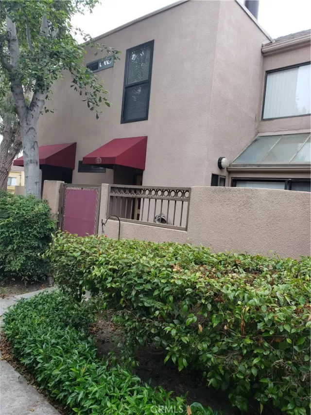 MLS: OC25077397 Condo For Sale