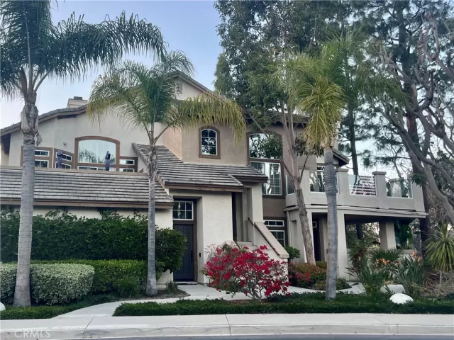 MLS: OC25080512 Condo For Sale