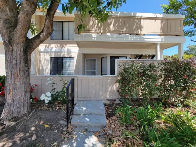 MLS: OC25080799 Condo For Sale