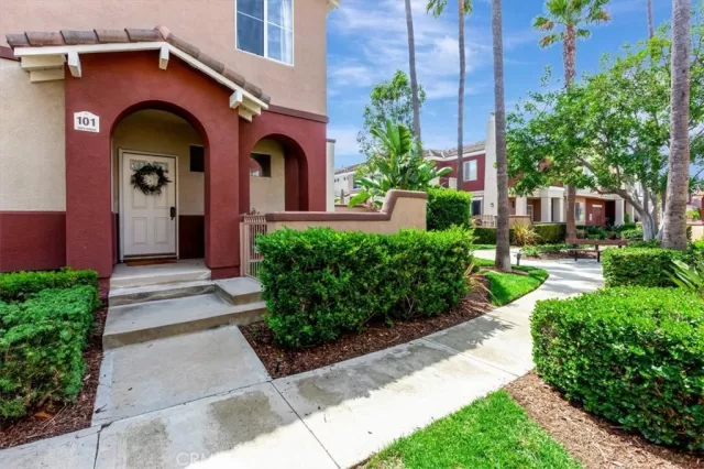 MLS: OC25081030 Condo For Sale