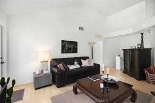 Photo #2: OC25081430 Listing