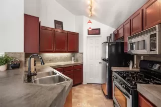 Photo #6: OC25081430 Listing