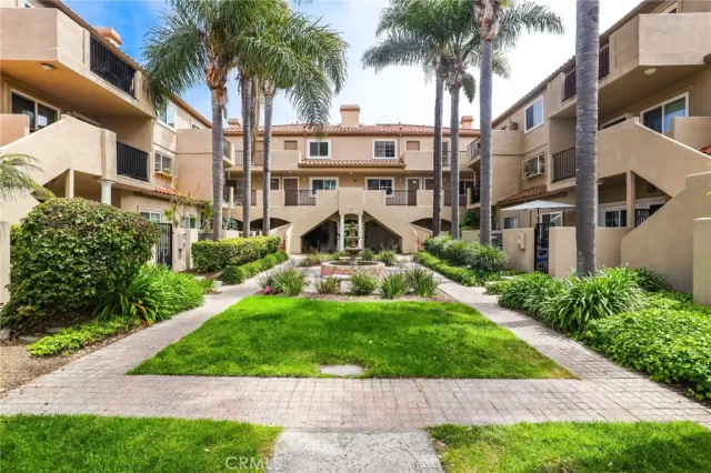 MLS: OC25081603 Condo For Sale