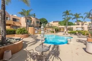 Photo #5: OC25085998 Listing