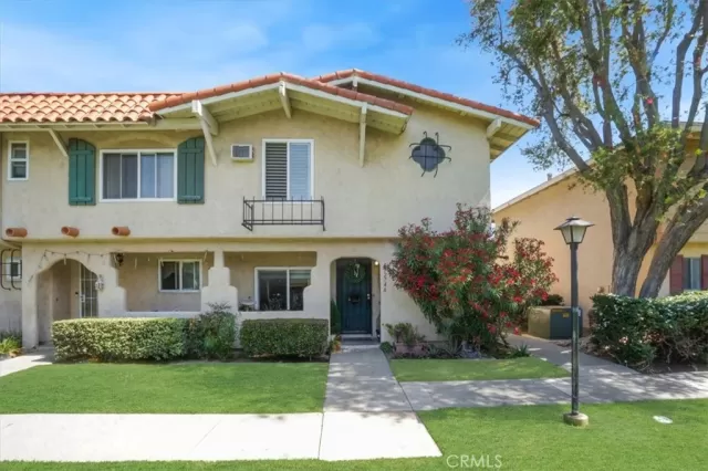 MLS: OC25089026 Condo For Sale